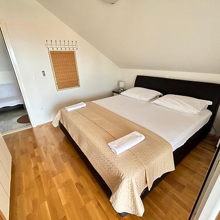 פרומאינה Apartments Sanda 2 מראה חיצוני תמונה